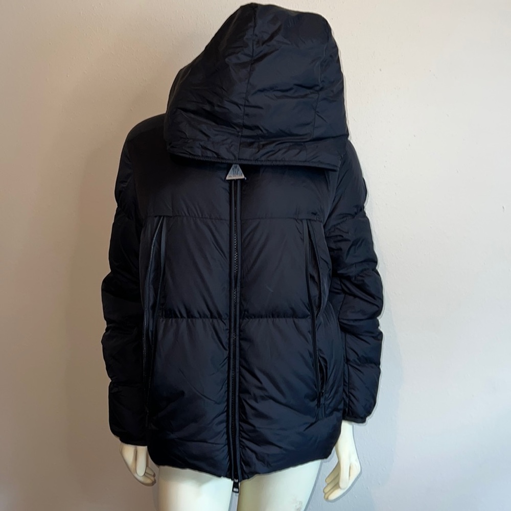 Men's Montcla Logo-Hood Puffer Jacket in Black Size 2